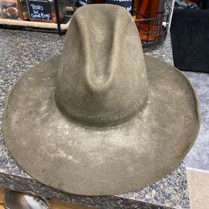 Felt cowboy hat 100% fur (rabbit/hare blend).